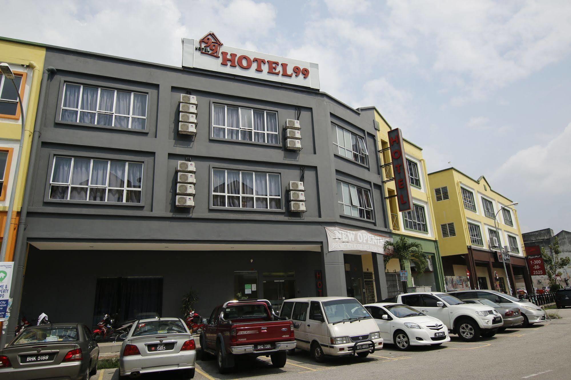 Hotel 99 Bandar Кланг Екстериор снимка
